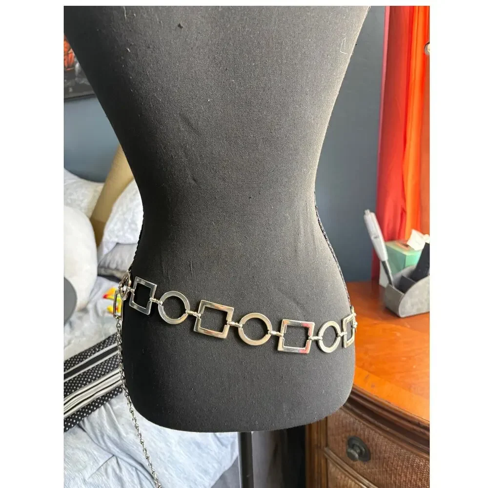 Women’s Geometric Chain Belt in Silver